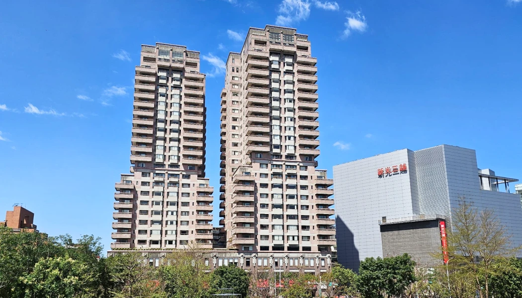 鼎固日月光大樓
