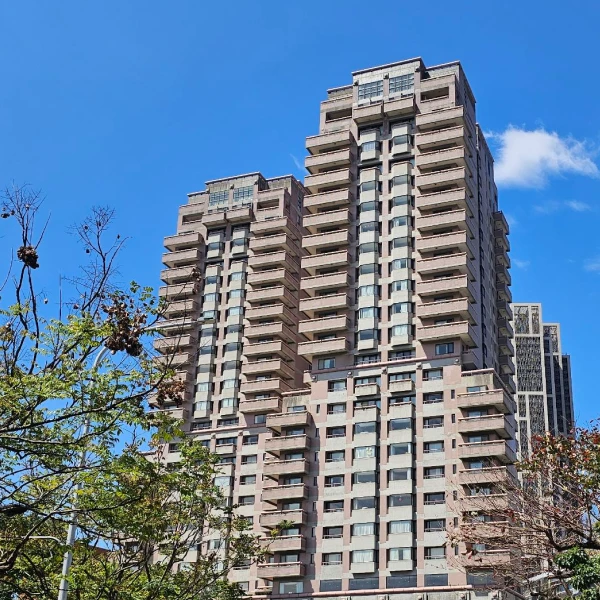 鼎固日月光大樓